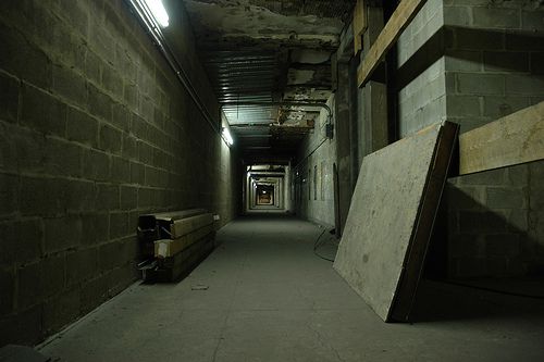 Photo of disused underground "Gimbels Passageway" connecting the Herald Square transportation services (the 6th Avenue IND subway lines, the Broadway BMT subway lines, and PATH) to Penn Station.